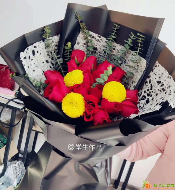 开鲜花店需要多少资金，扬州鲜花开店培训插花培训