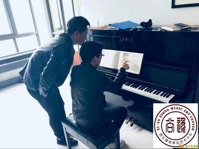 西安逸尚吉他培训班 零基础 一对一 送吉他