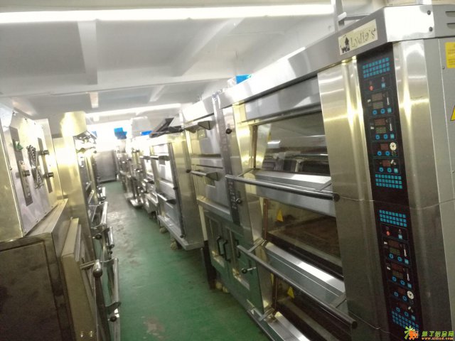 专业高价回收二手烘焙面包房设备西餐设备万能蒸烤箱