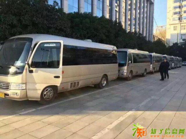 新华18座豪华商务用车