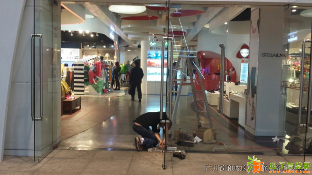 南昌青山湖顺外路师傅玻璃门窗维修拆装天天上门