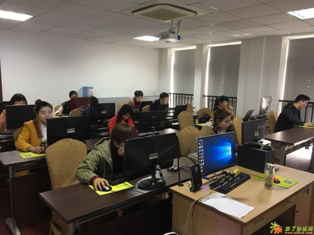 杭州余杭临平淘宝运营培训美工培训聚一教育好吗？