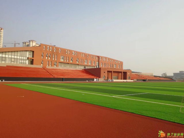 鲁川源地坪漆施工人员