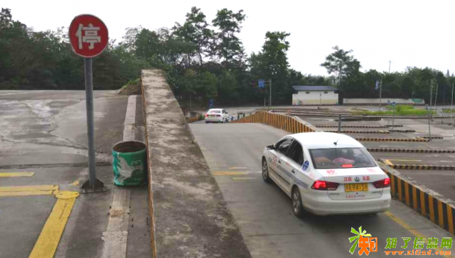 成都驾校报名要格外注意这几点