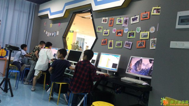 莘迪机器人创客教育学习培训未来创客