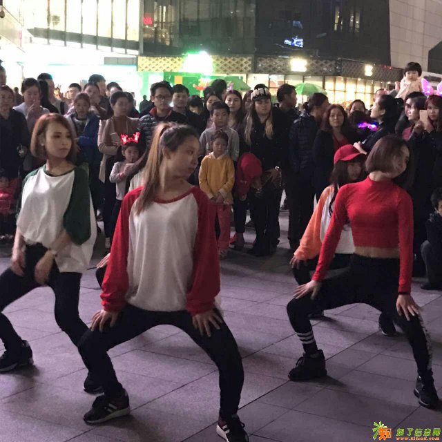 暑假学0基础领舞性感热舞一个月388元专业表演班