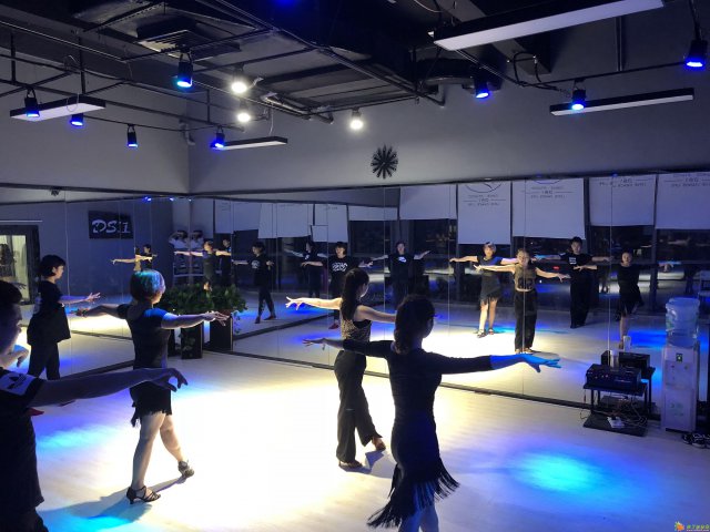 龙岗成人拉丁舞培训哪里好？推荐华飞舞蹈