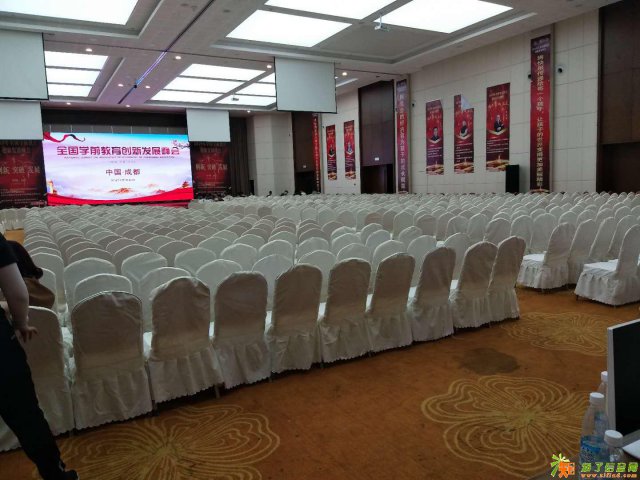 成都商场活动宴会桌椅租赁，会议高档沙发出租供应中