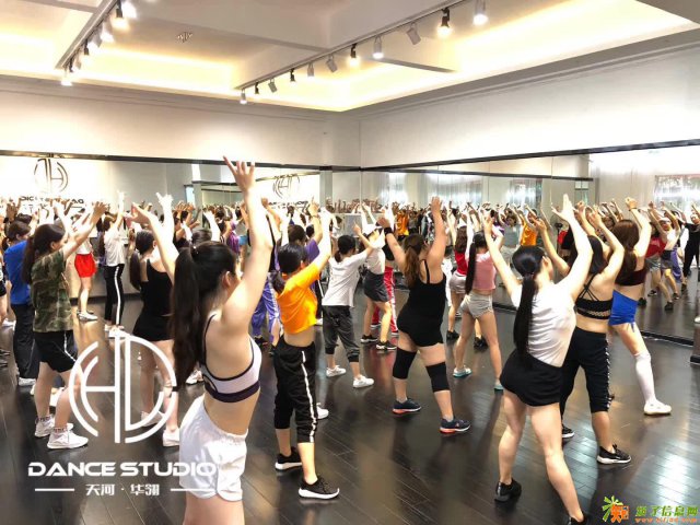 专业舞蹈培训机构钢管舞培训爵士舞培训酒吧领舞培训
