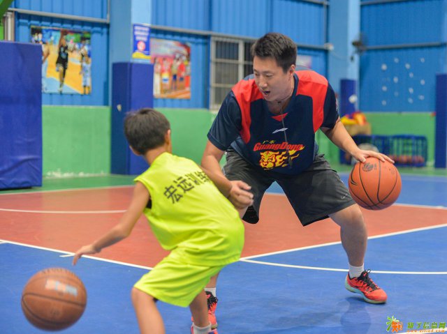 宏远篮球训练营2018周末班4至18岁/私教1对1