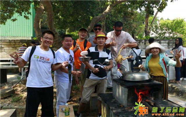 秋天到了开车自驾游到武汉周边农家乐野炊