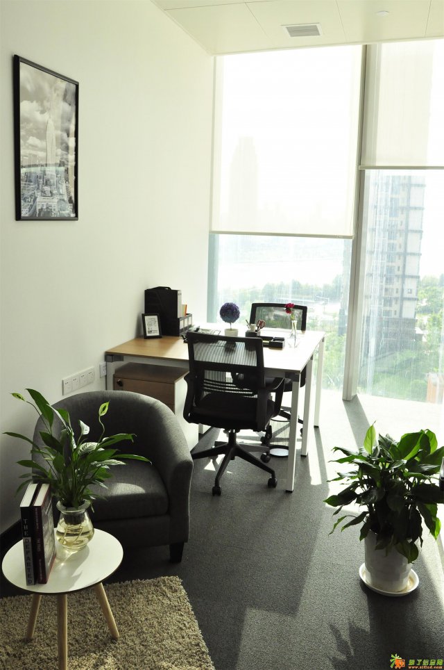 劲爆价小型办公室2至10人，共享办公室拎包入住