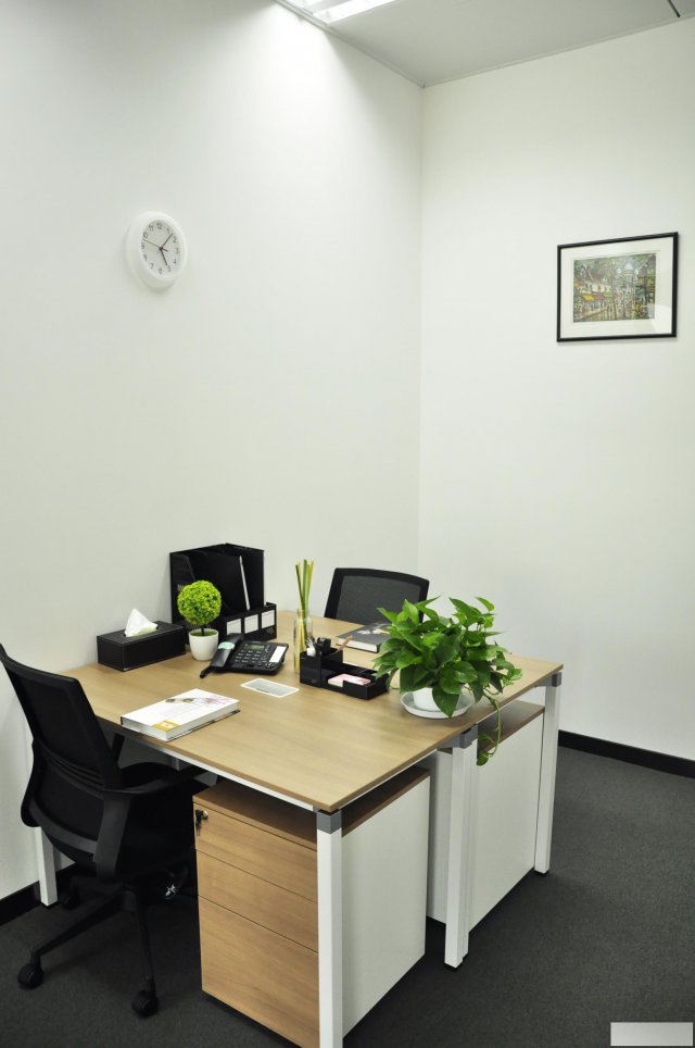 豪装1至12人办公室出租，共享会议室、洽谈室