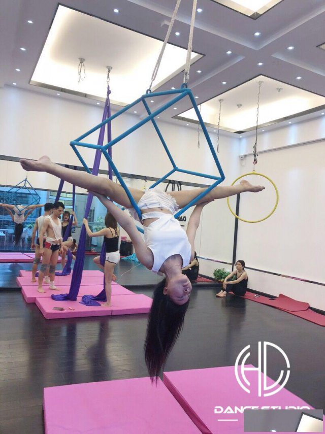 专业高空五项舞蹈钢管舞吊环吊伞绸缎空中瑜伽等专业学