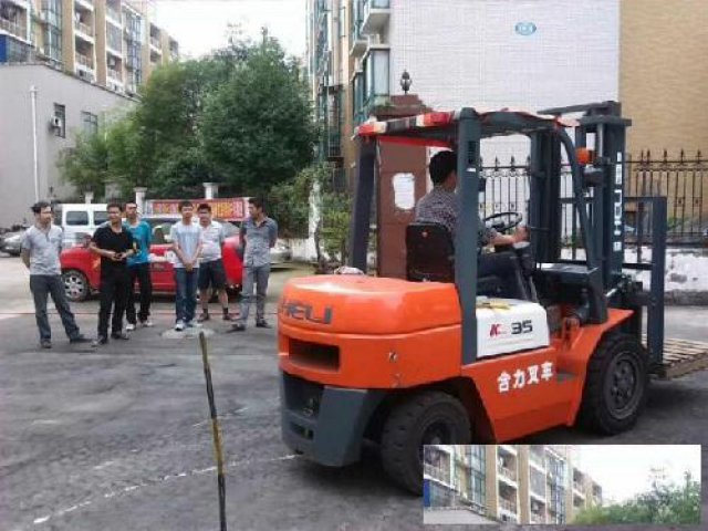 上海浦东新区叉车培训，报名当天练车