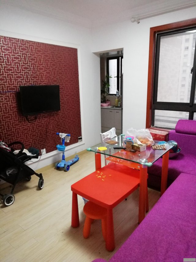 自己租，房子很干净，可做饭，是个人，无中介费