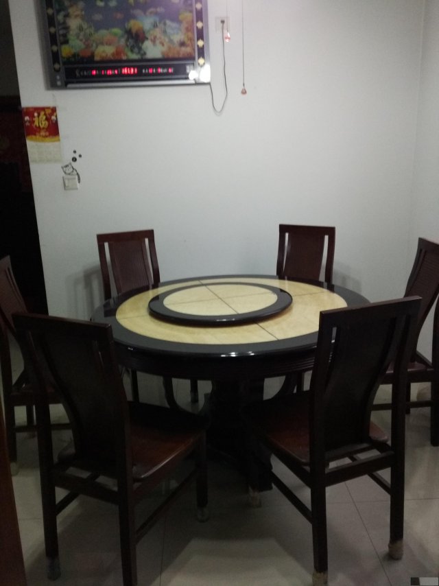 大石头圆形餐桌低价处理