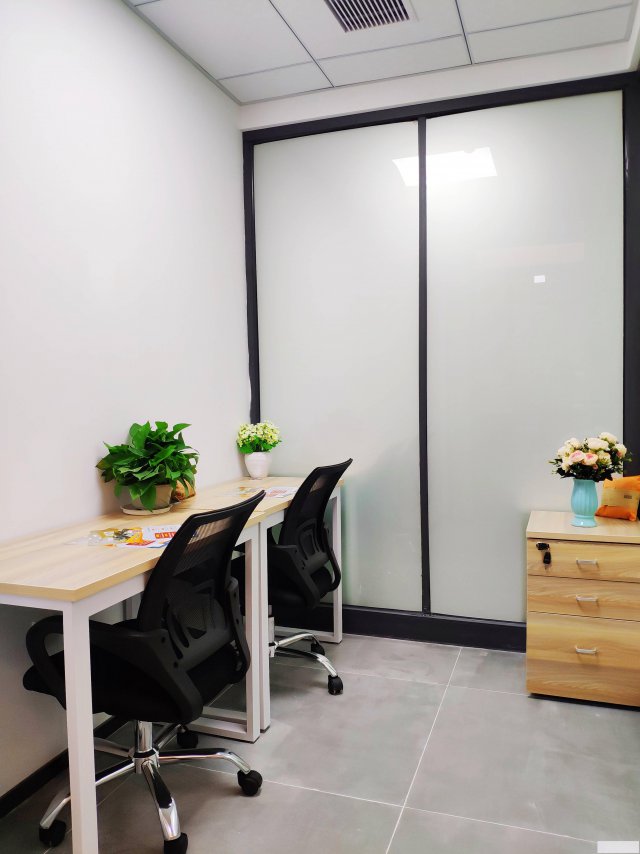 西乡办公室出租，年底特价出租配备红本拎包办公