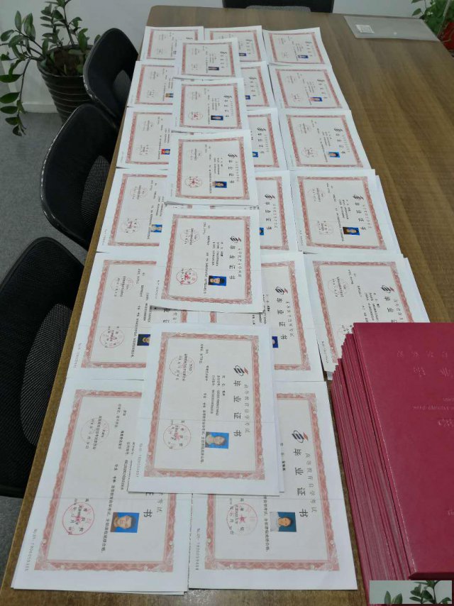 海南外国语职业学院会展策划与管理自考专科不用学习，一年毕业