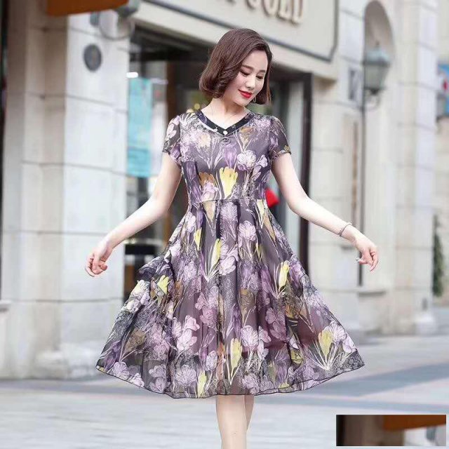 武汉景田伊尚商贸服装批发质优价廉，款式新颖