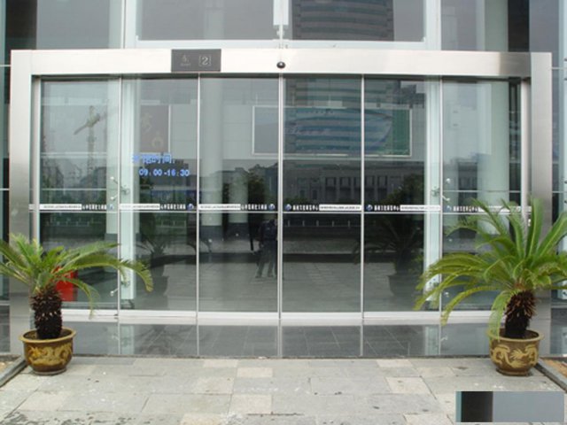 安装玻璃推拉门旋转门换窗户玻璃价格