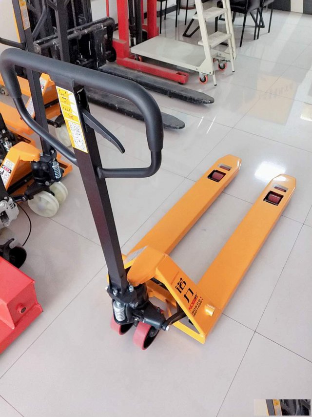 诺力地牛手动液压搬运车