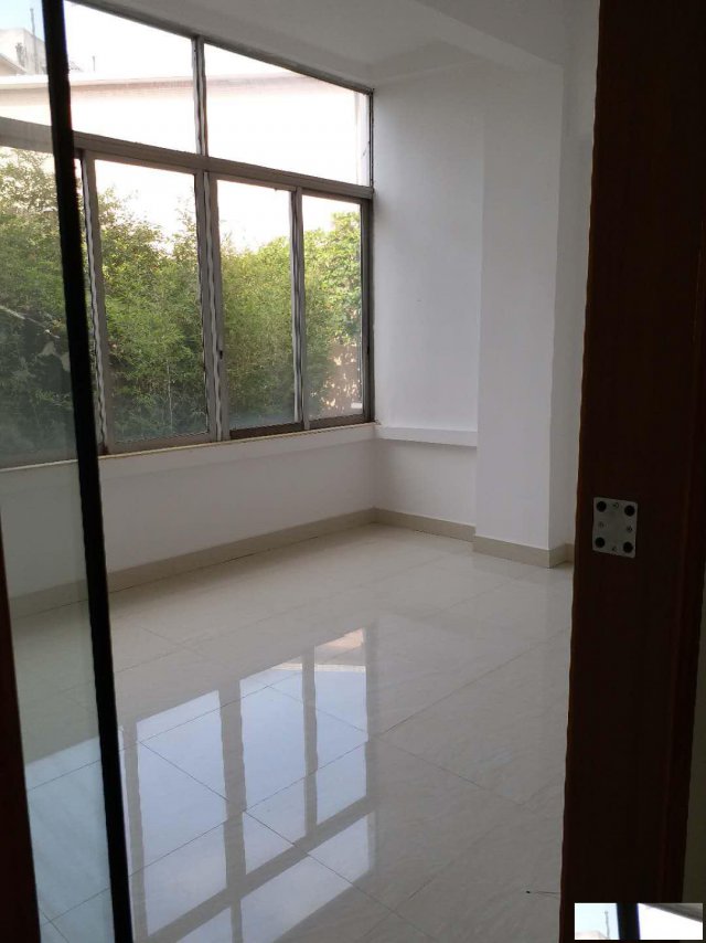 番禺石楼精装修低价格带电梯写字楼出租