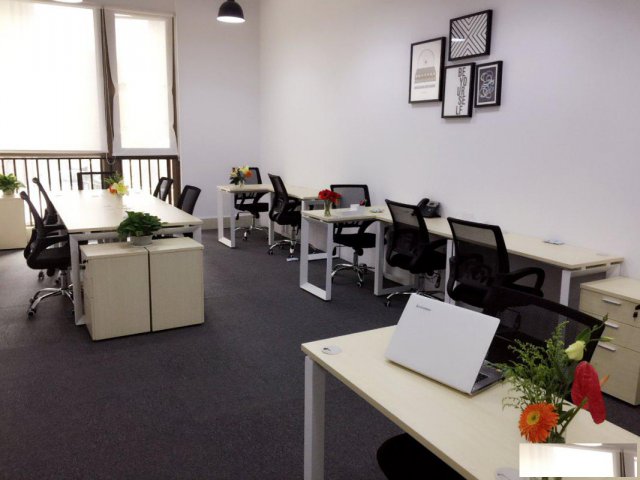 南山蛇口豪华装修写字楼招租，双面采光户型方正