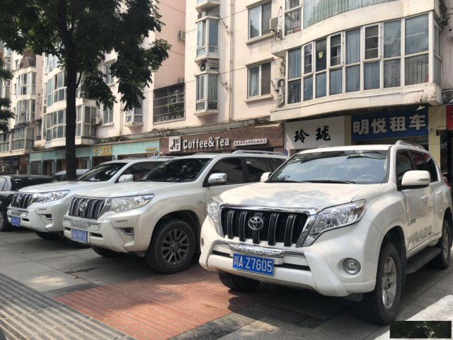 成都租车越野车普拉多成都带司机租车走川藏线带司机多少钱