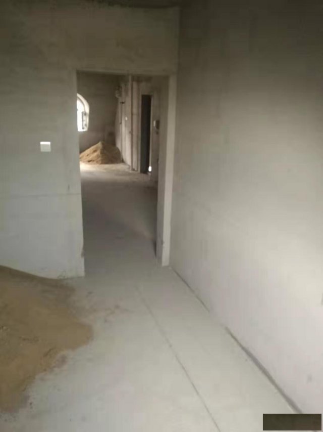 十万低价出售欧洲新城阁楼40号楼2单元702室