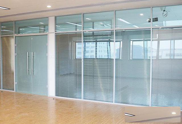 广州办公室玻璃隔断，钢化玻璃隔断