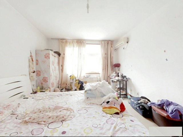 中原西路142号院8号楼5楼东户出租