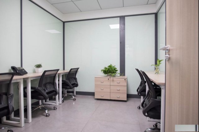 出租车公庙办公室，前海续签，可申请创业补贴，直租