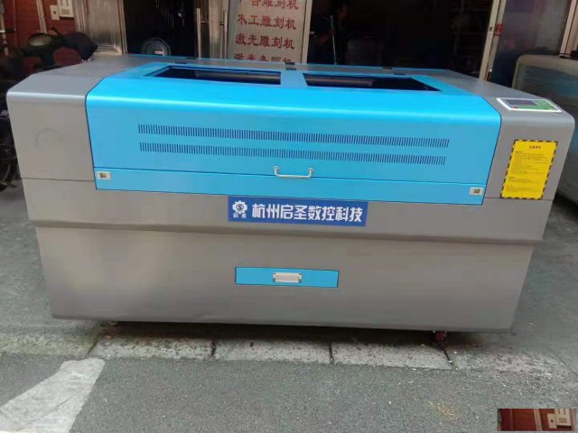 雕刻机，激光雕刻机，焊字机，折弯机低价销售及维修