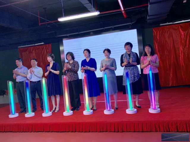 上海杭州苏州南京设计周发布启动仪式发光手掌印彩色发光柱