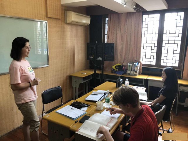 外国人学习中国汉字得有耐心