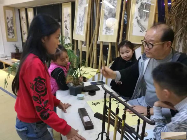 免费体验少年/幼儿、成人书法培训居众学院书法班