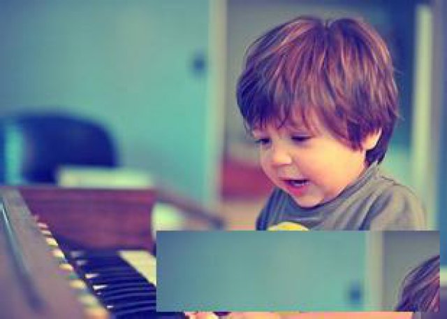 华侨城钢琴成人学钢琴钢琴即兴伴奏教学