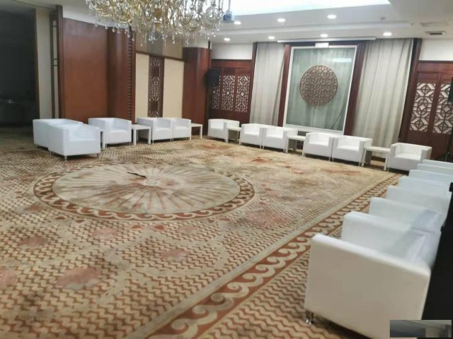 广州单人沙发租赁皮面折叠椅租借大圆桌出租