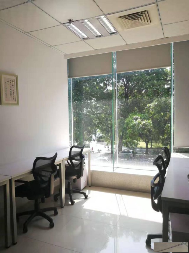 小面积办公室，精装带家私，高层双面采光