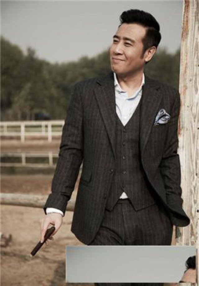 明星好物分享_面膜精华美容仪口红植入翻包视频