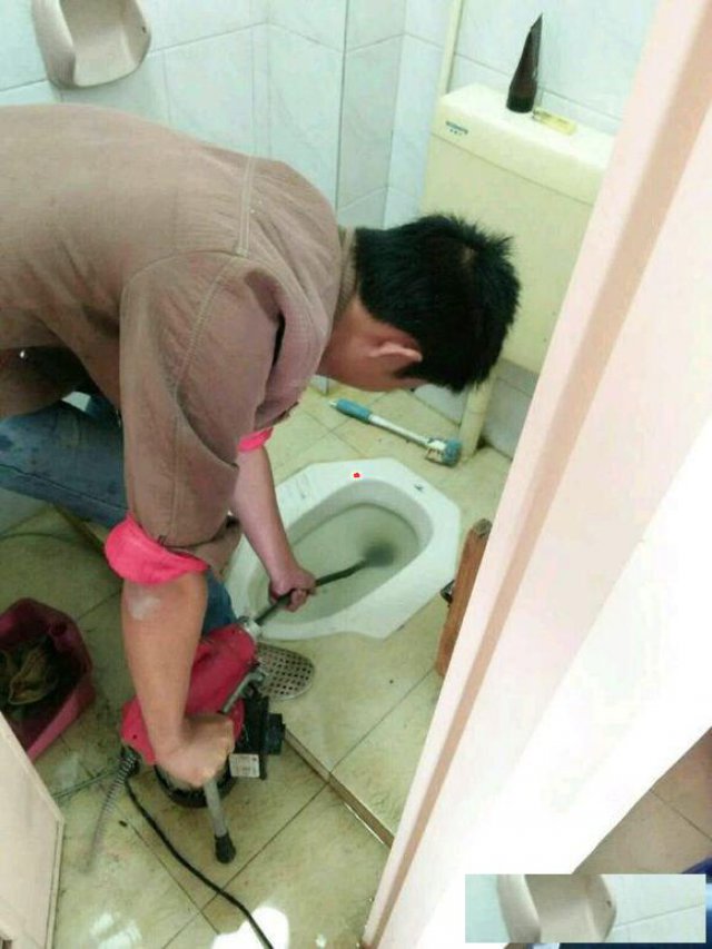 广州市荔湾区桥中坦尾专业疏通厕所疏通下水道电话