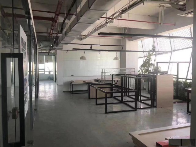 瑞石智汇湾421平，东部地铁口附近