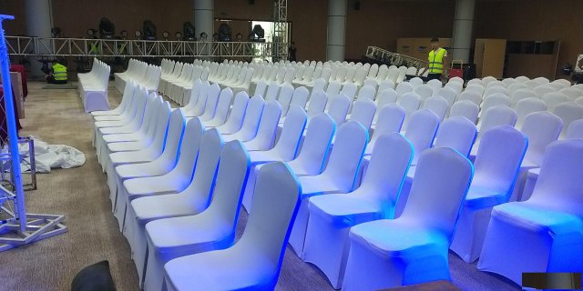 提供年会宴会椅租赁贵宾桌租赁折叠椅出租