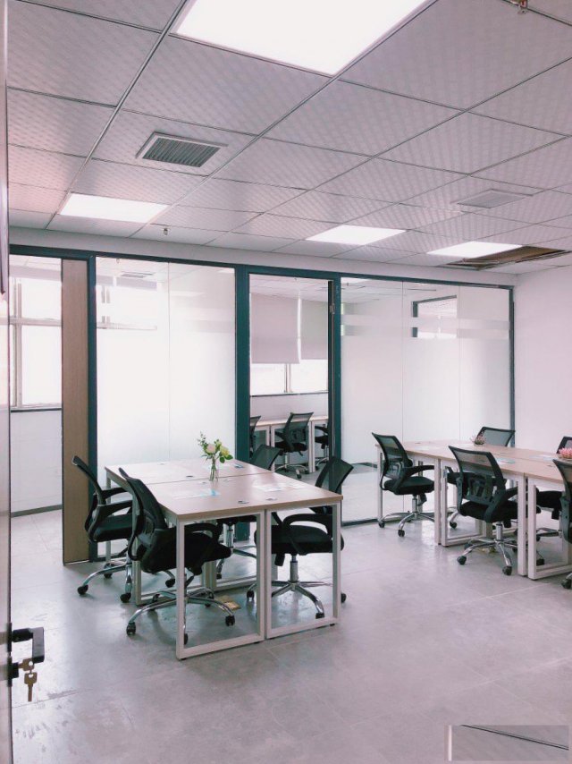 华强北小型精装办公室即租即用配租赁红本可注册公司