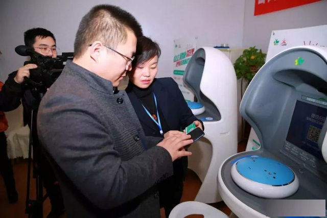 智能筛查机器人辅助您做好健康管理，预防慢性病