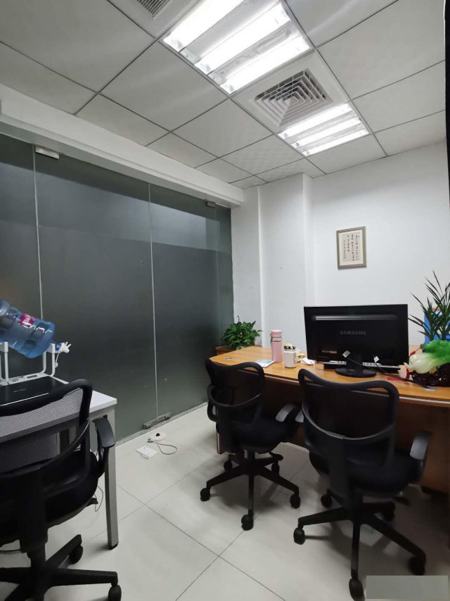 精装省事、价惠成本低，拎包入驻小户型办公室