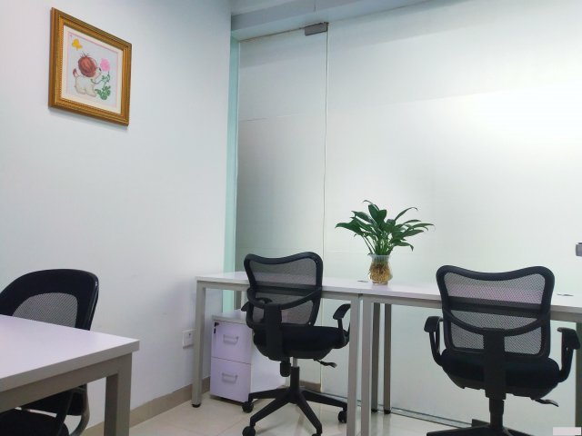 月租399，有家具，送物管，包水电，空调网络不收钱