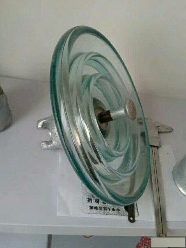 回收盘型悬式玻璃绝缘子LXWP-70