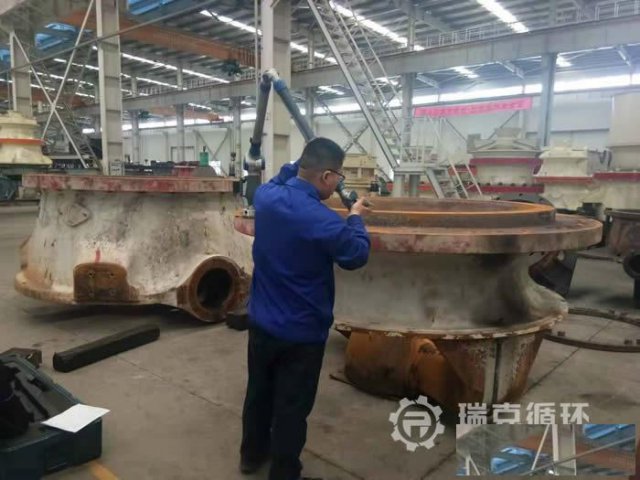 山特维克CH870圆锥破碎机上下架维修